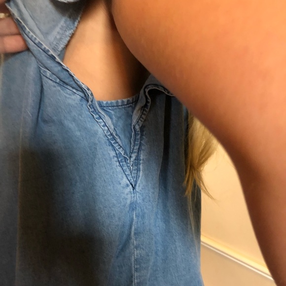 NWOT GAP CHAMBRAY SHORT SLEEVE TOP SIZE MEDIUM - Picture 3 of 5